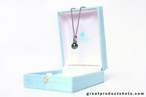 Your diy product photography can look as good as this professionally shot necklace