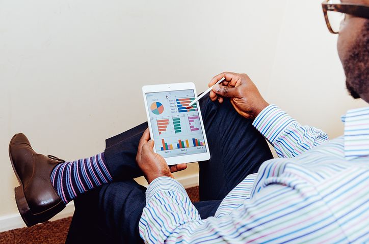 Shopify A/B testing: Man looking at graphs on a tablet