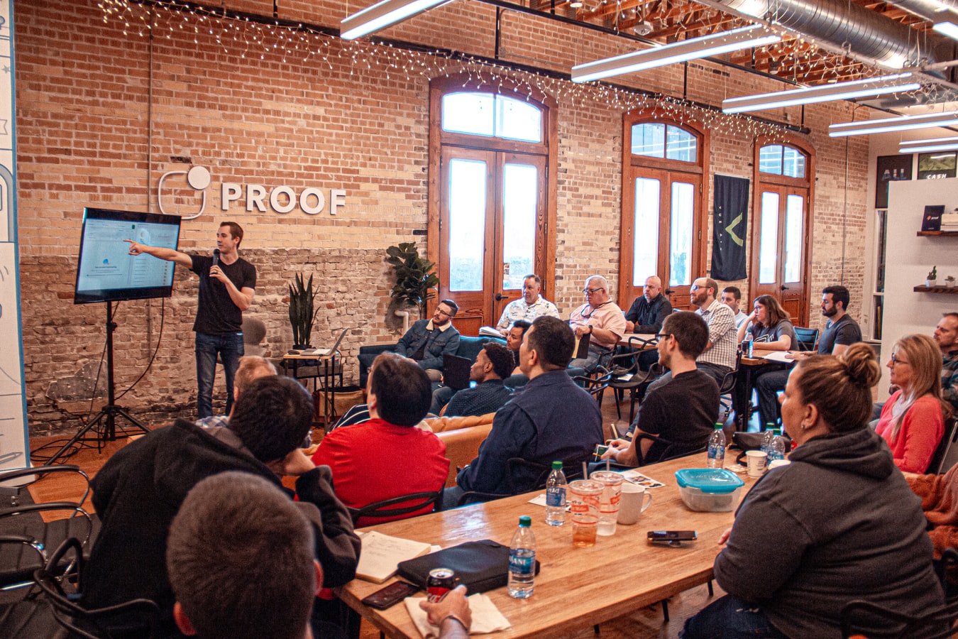 best Amazon seller conferences: An image showing a group of people sitting at tables and listening to a presenter.