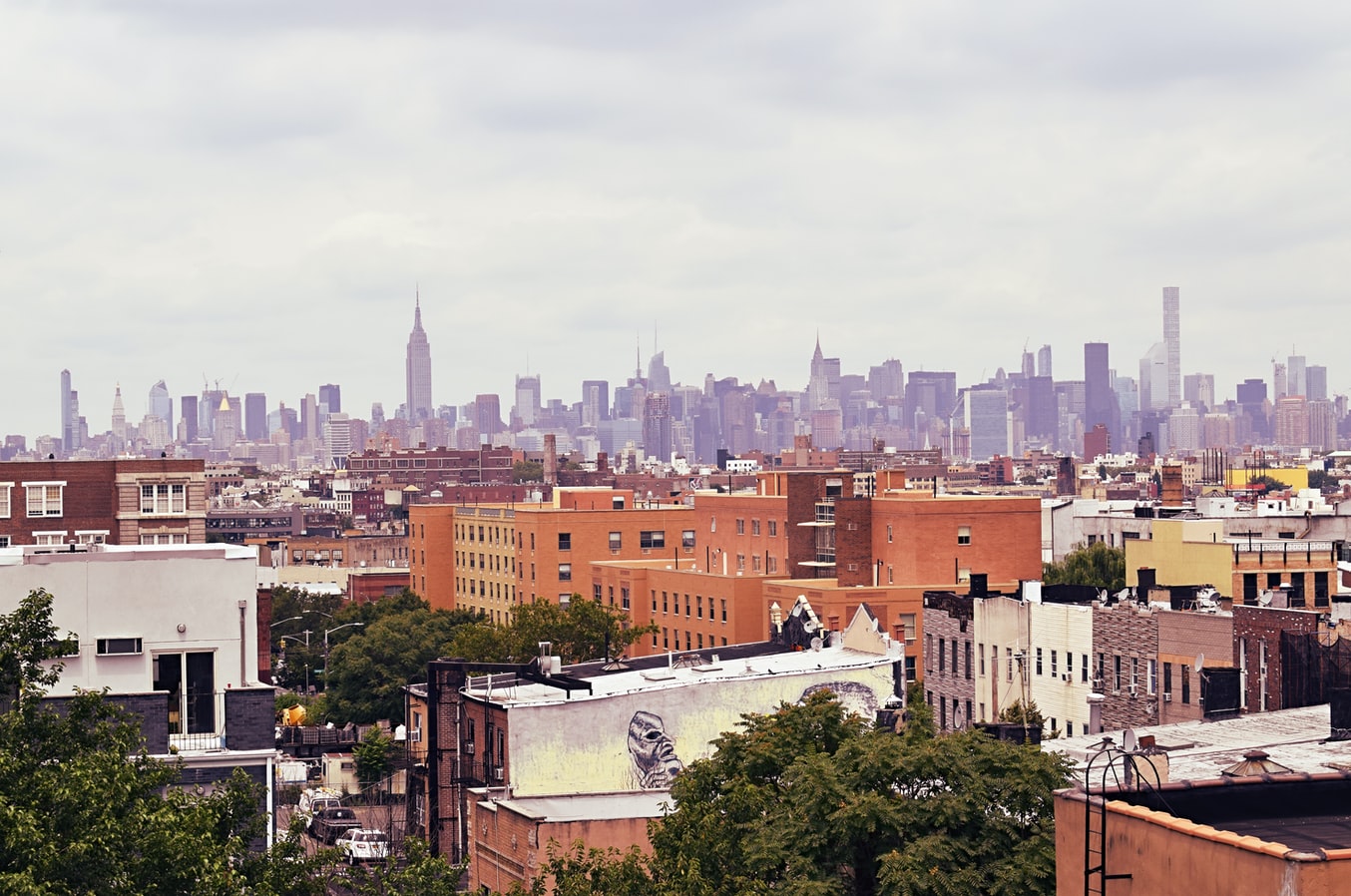 Best Amazon sellers conference: An image of the Brooklyn and New York City skyline.